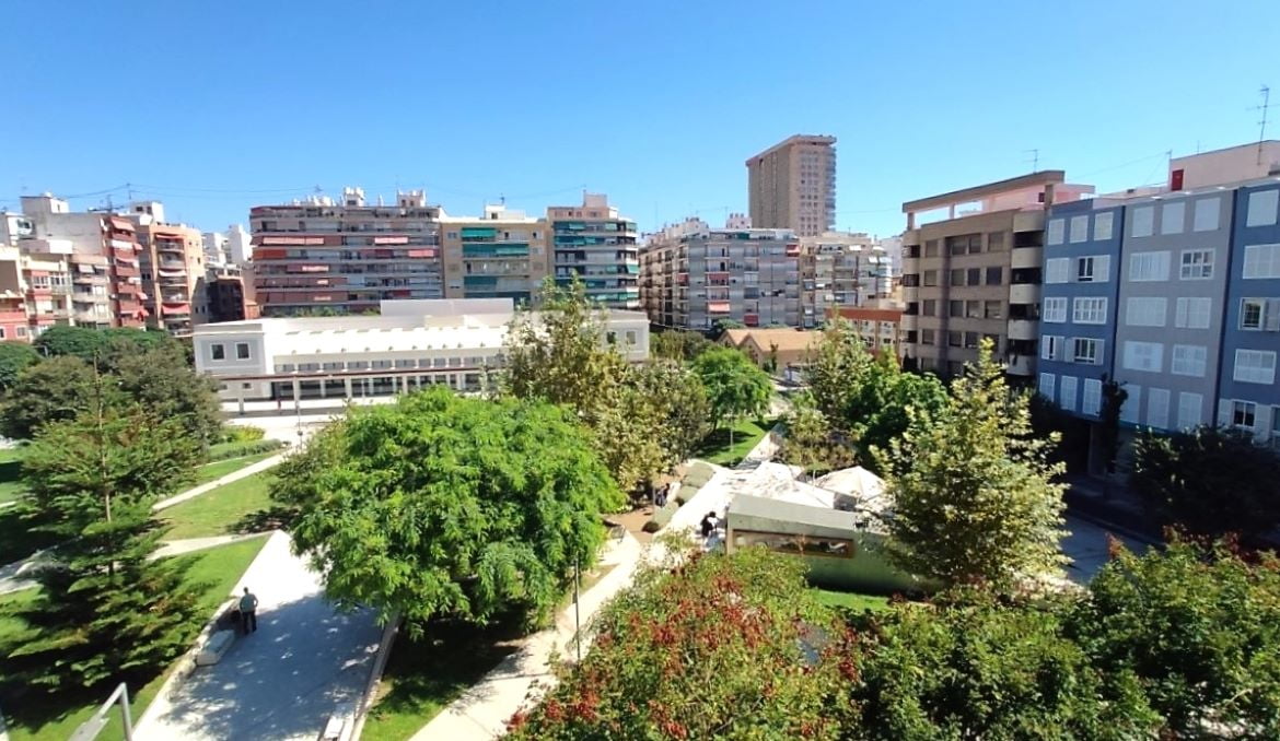 Takvåning med stor terrass i centrala Alicante